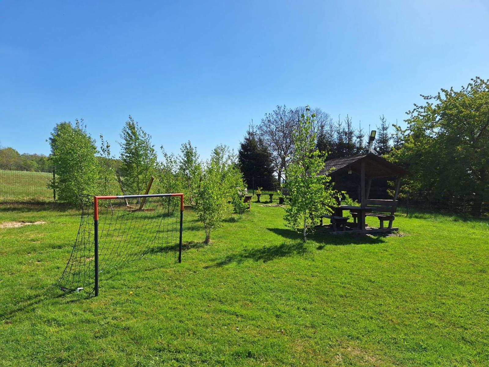 Camping, Zabierz Wlasny Namiot Kameralne Pole Namiotowe Z Basenem Kinem Plenerowym Miejscem Na Ognisko I Placem Zabaw Zywe Zwierzeta Agroturystyka Giebultow  Экстерьер фото
