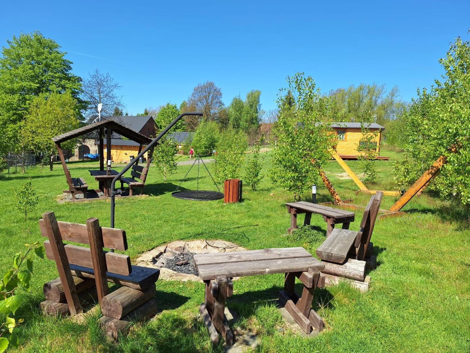 Camping, Zabierz Wlasny Namiot Kameralne Pole Namiotowe Z Basenem Kinem Plenerowym Miejscem Na Ognisko I Placem Zabaw Zywe Zwierzeta Agroturystyka Giebultow  Экстерьер фото